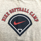 ナイキ NIKE Tシャツ ソフトボールキャンプ プリント グレー メンズM