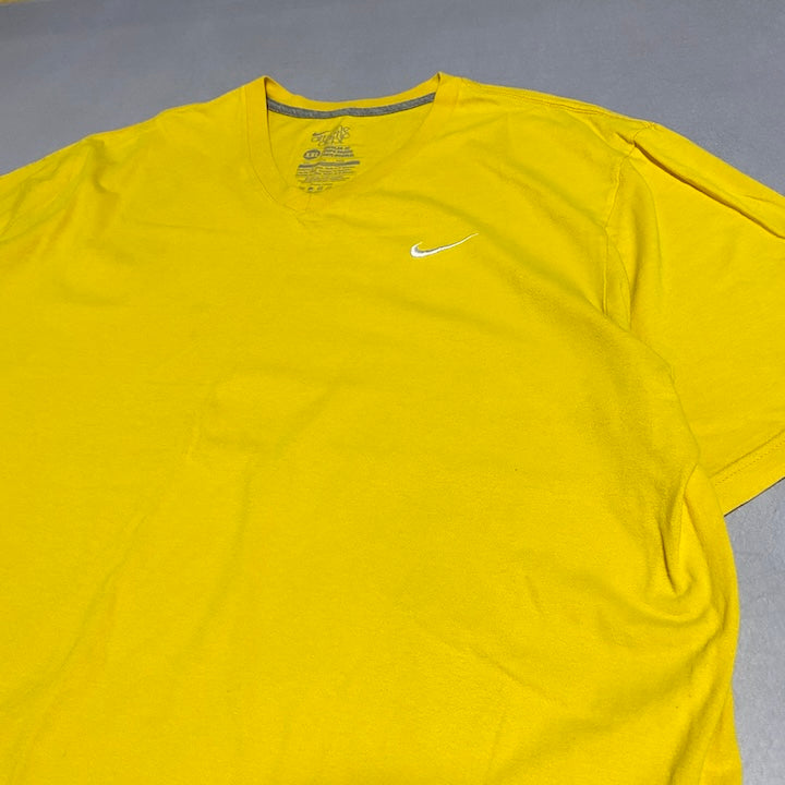 ナイキ NIKE Tシャツ 刺繍ロゴ Vネック イエロー 黄 メンズXXL
