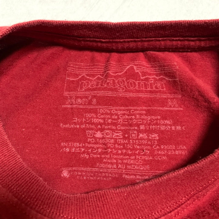 パタゴニア Patagonia Tシャツ レッド バックプリント メンズM