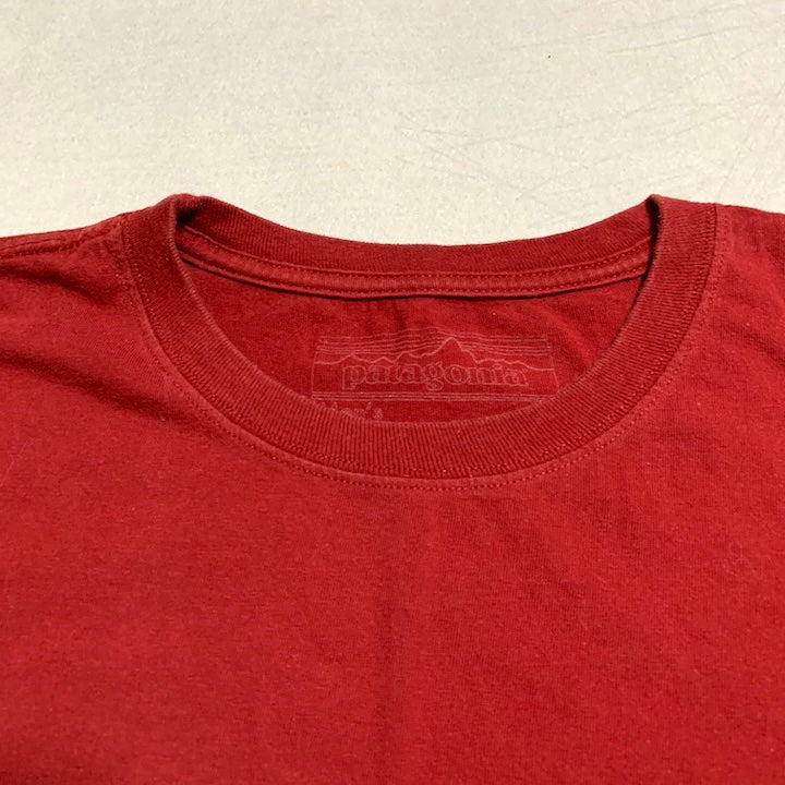 パタゴニア Patagonia Tシャツ レッド バックプリント メンズM